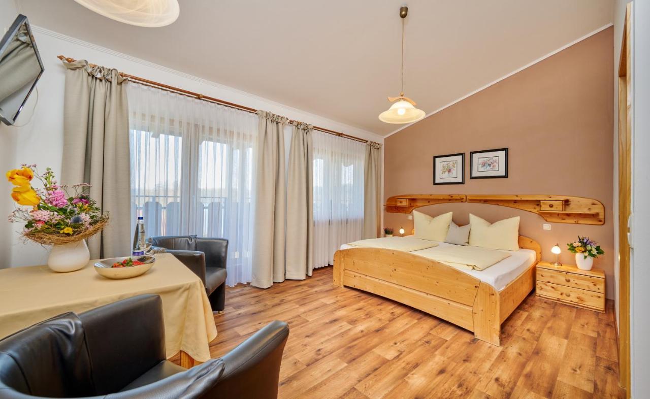 Hotel Restaurant Zum Goldenen Anker Mit Hallenbad & Wellnessbereich Windorf エクステリア 写真