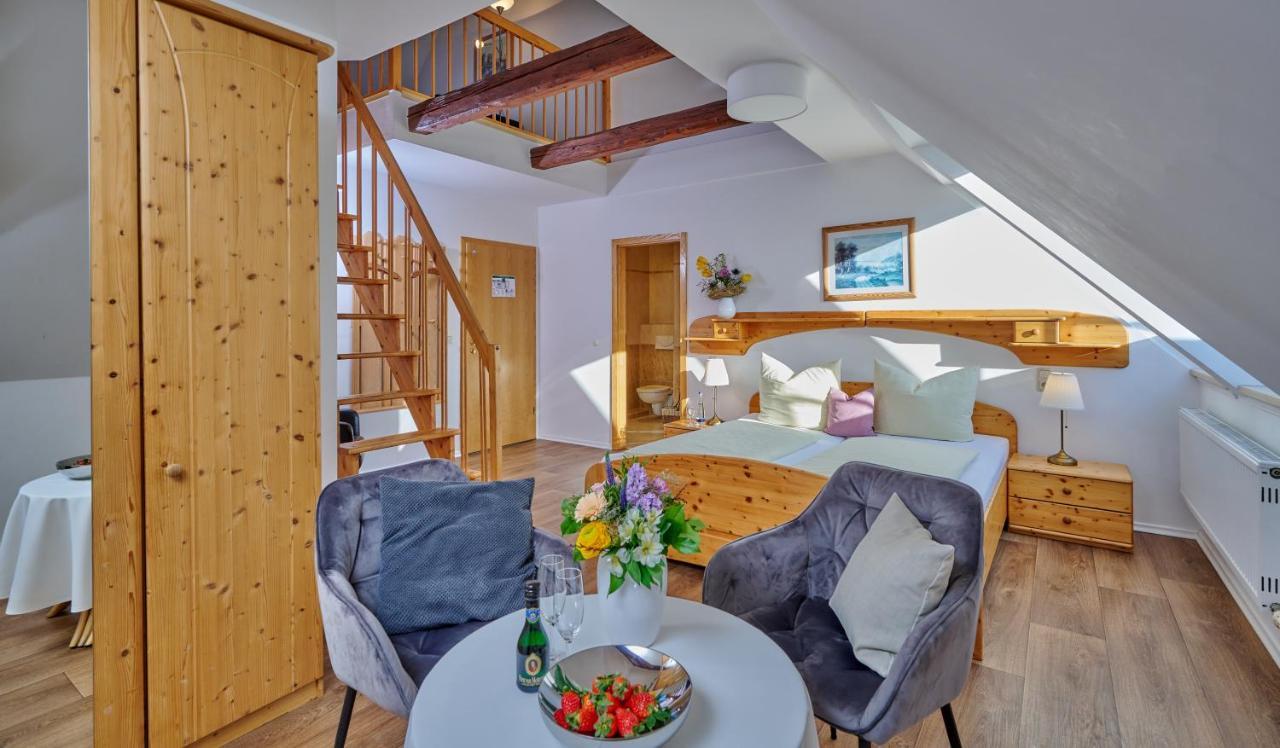 Hotel Restaurant Zum Goldenen Anker Mit Hallenbad & Wellnessbereich Windorf エクステリア 写真