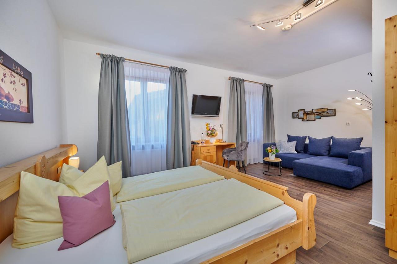 Hotel Restaurant Zum Goldenen Anker Mit Hallenbad & Wellnessbereich Windorf エクステリア 写真