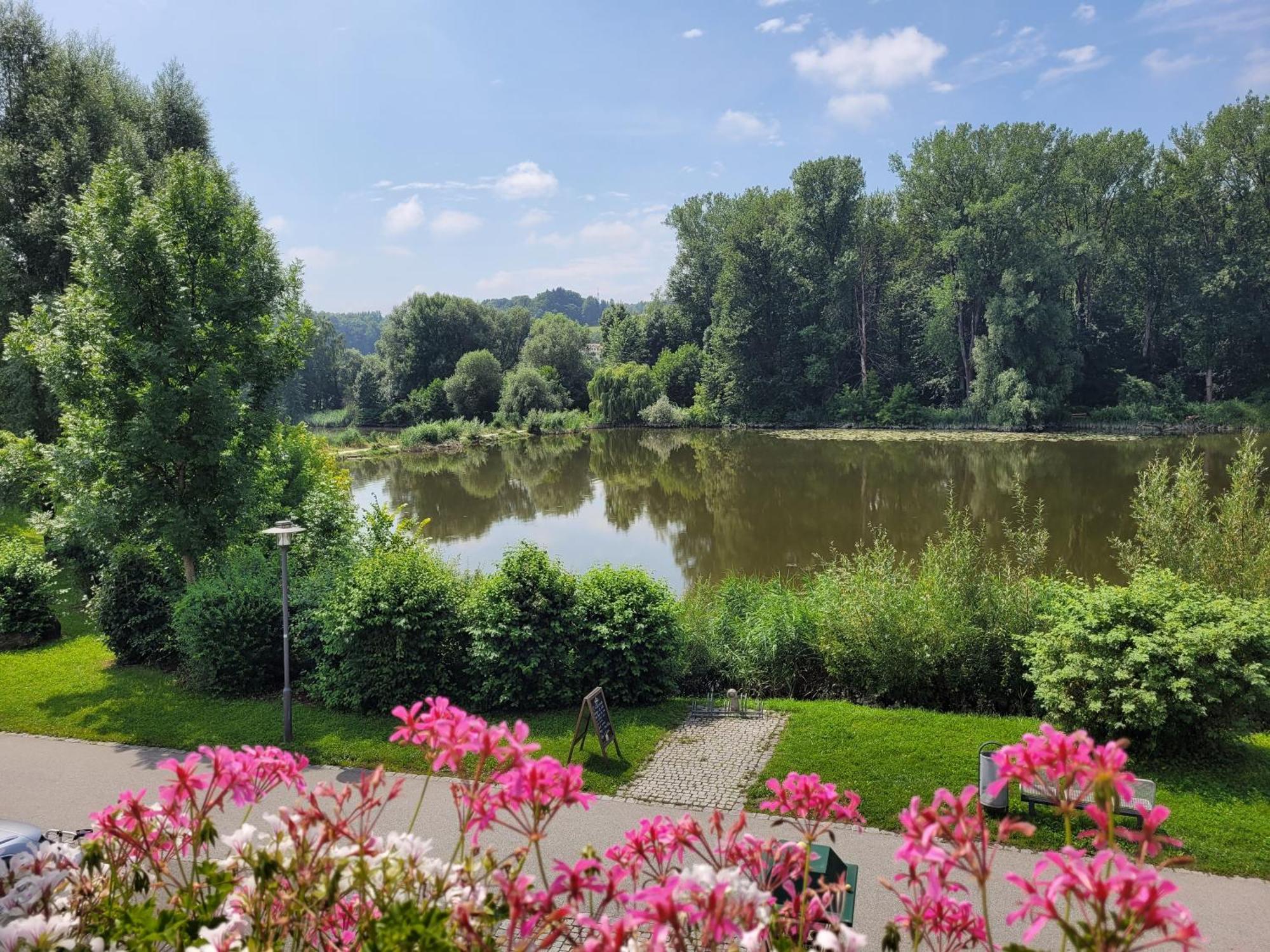 Hotel Restaurant Zum Goldenen Anker Mit Hallenbad & Wellnessbereich Windorf エクステリア 写真
