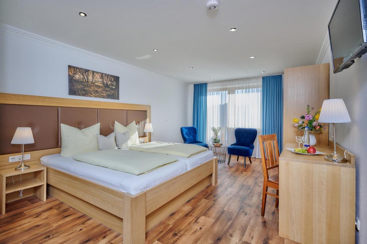 Hotel Restaurant Zum Goldenen Anker Mit Hallenbad & Wellnessbereich Windorf エクステリア 写真