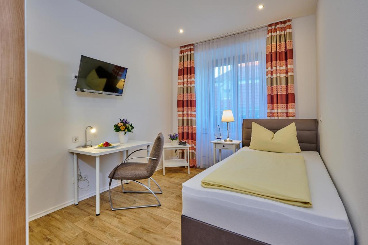 Hotel Restaurant Zum Goldenen Anker Mit Hallenbad & Wellnessbereich Windorf エクステリア 写真
