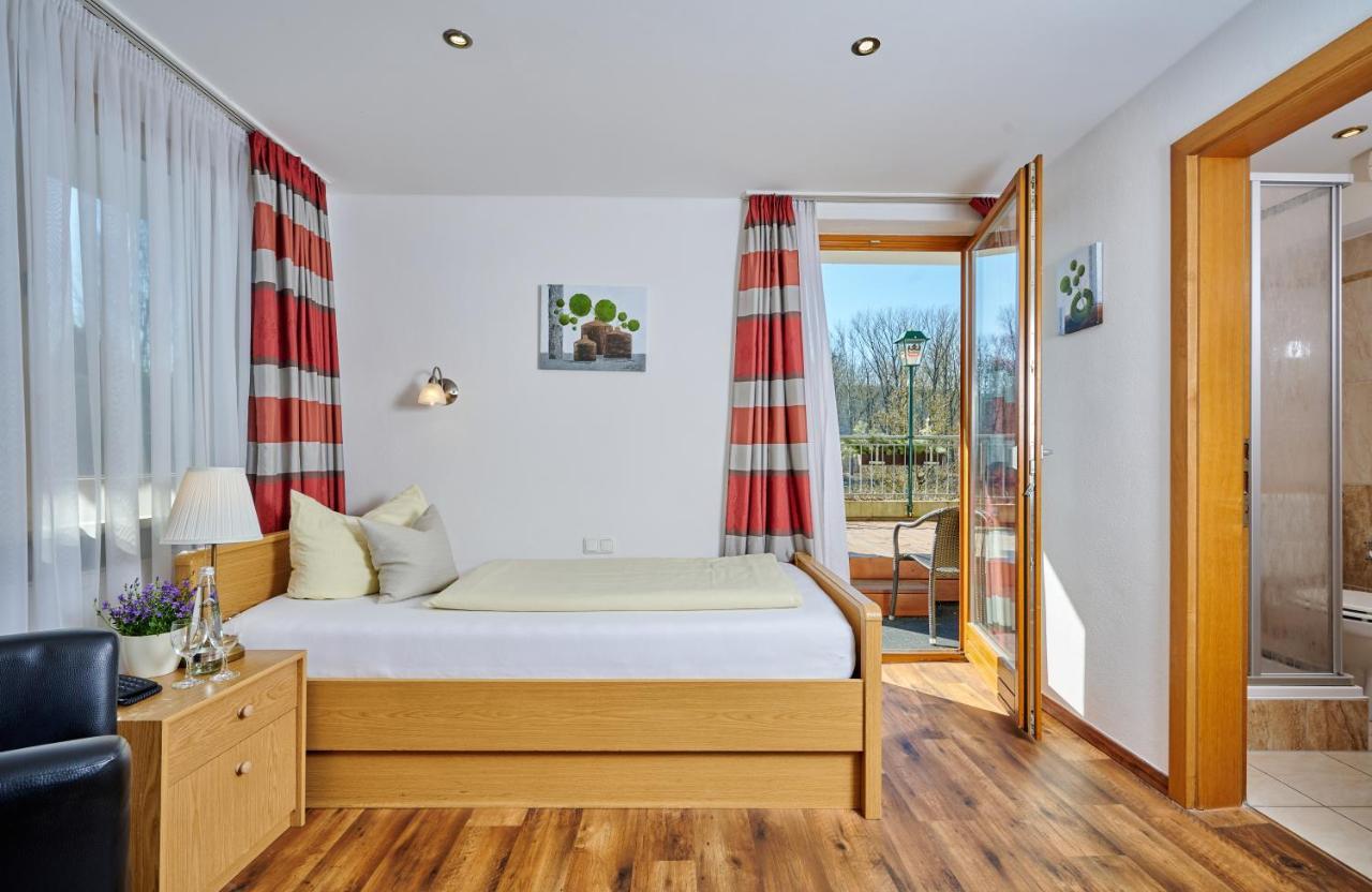 Hotel Restaurant Zum Goldenen Anker Mit Hallenbad & Wellnessbereich Windorf エクステリア 写真