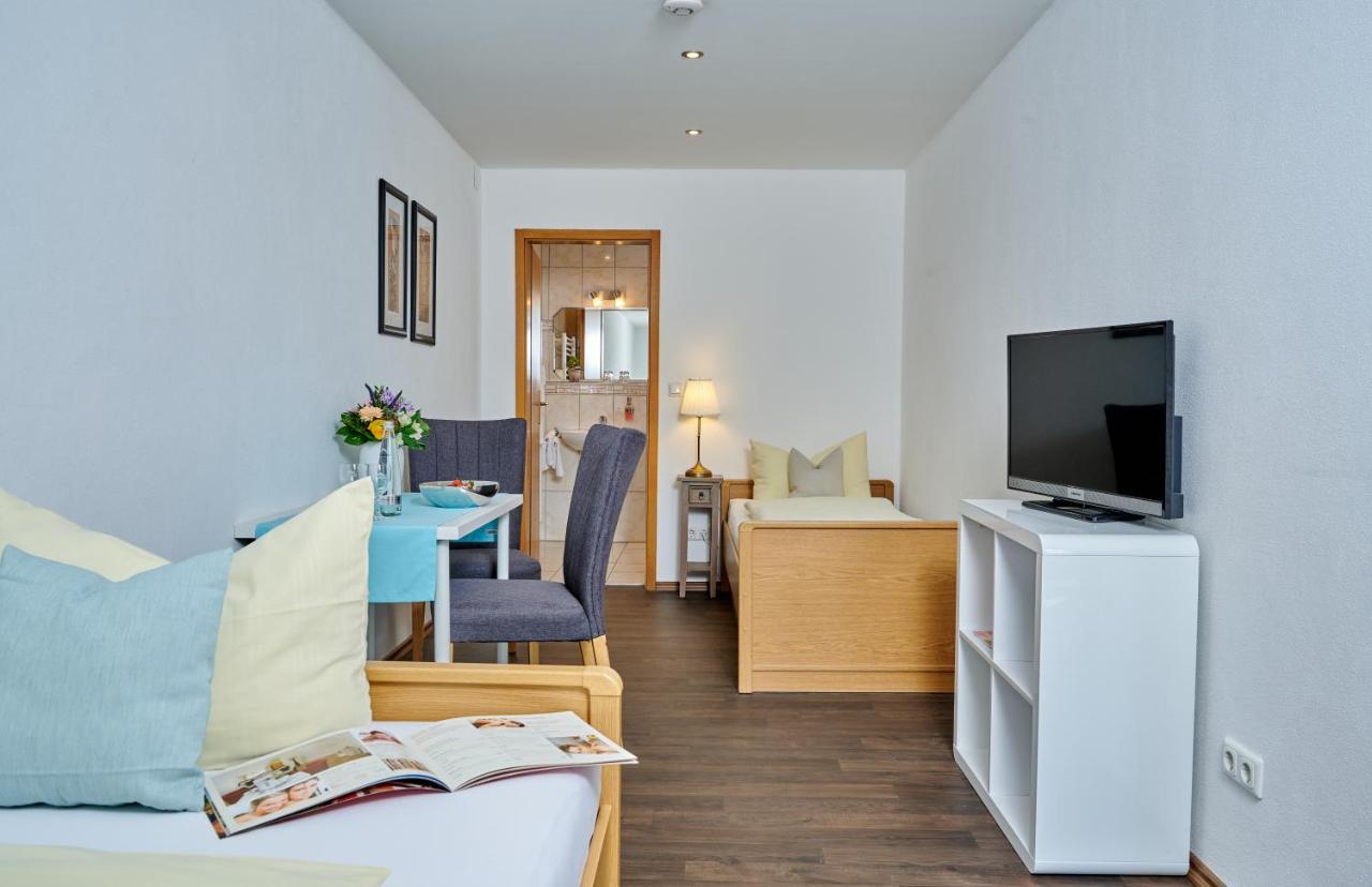 Hotel Restaurant Zum Goldenen Anker Mit Hallenbad & Wellnessbereich Windorf エクステリア 写真
