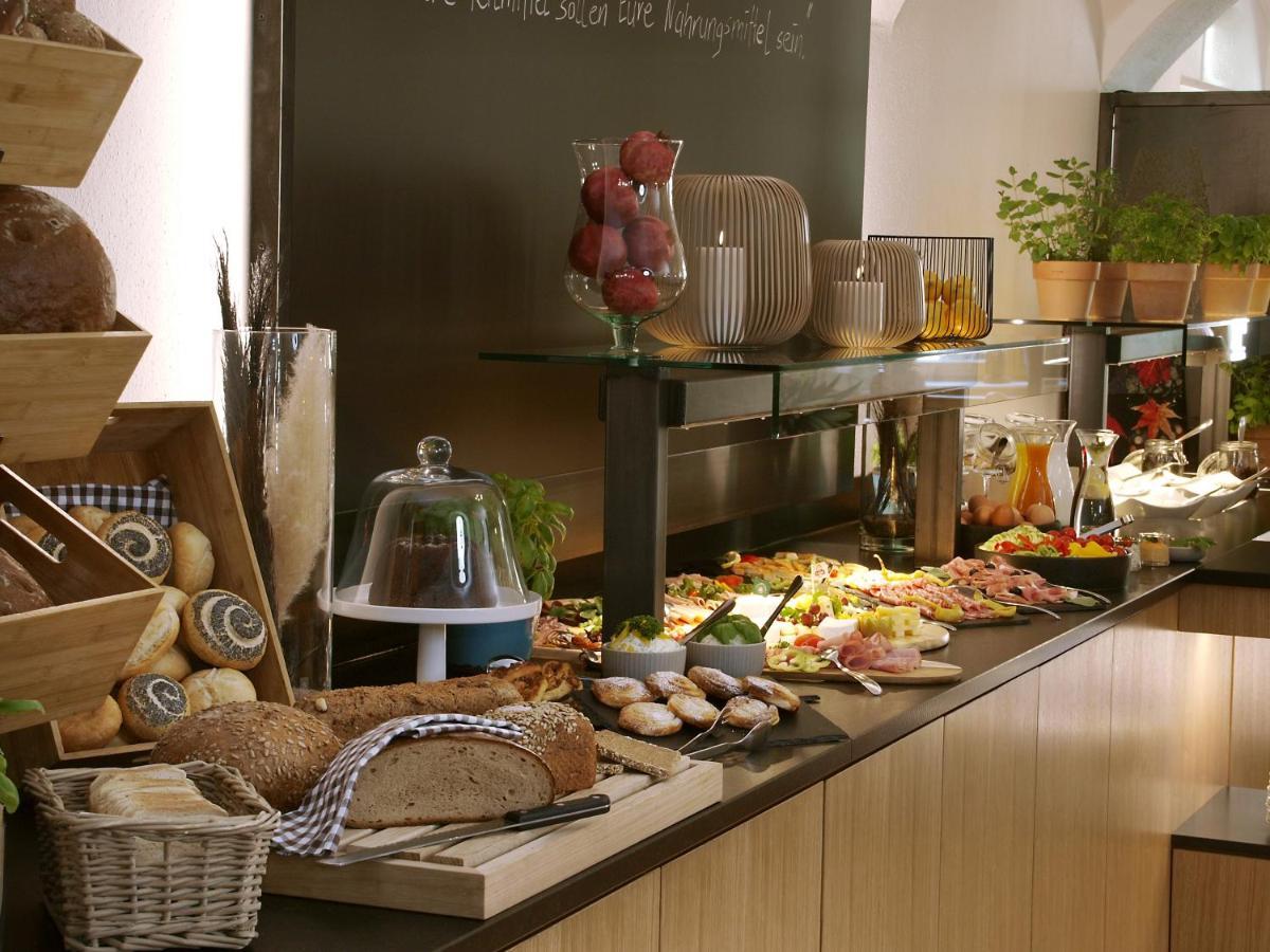 Hotel Restaurant Zum Goldenen Anker Mit Hallenbad & Wellnessbereich Windorf エクステリア 写真
