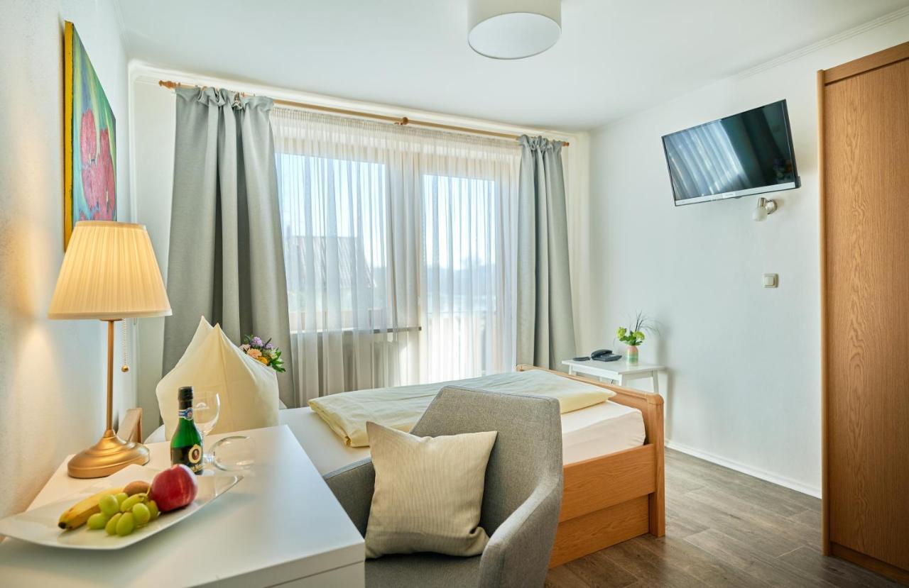 Hotel Restaurant Zum Goldenen Anker Mit Hallenbad & Wellnessbereich Windorf エクステリア 写真