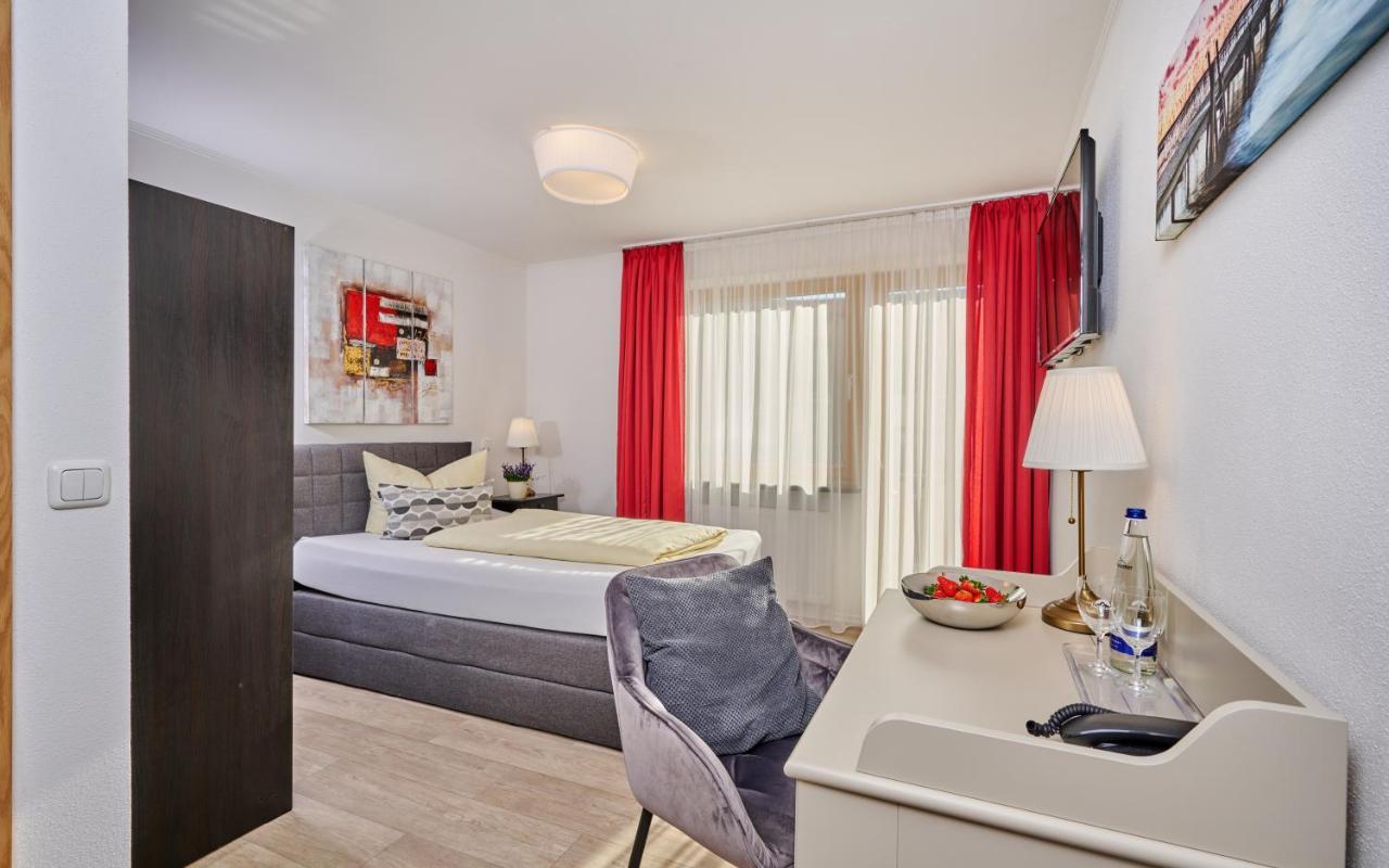 Hotel Restaurant Zum Goldenen Anker Mit Hallenbad & Wellnessbereich Windorf エクステリア 写真