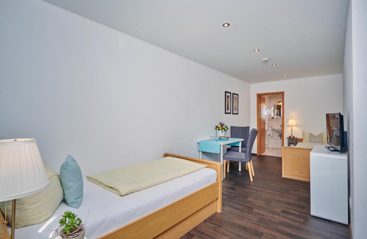 Hotel Restaurant Zum Goldenen Anker Mit Hallenbad & Wellnessbereich Windorf エクステリア 写真