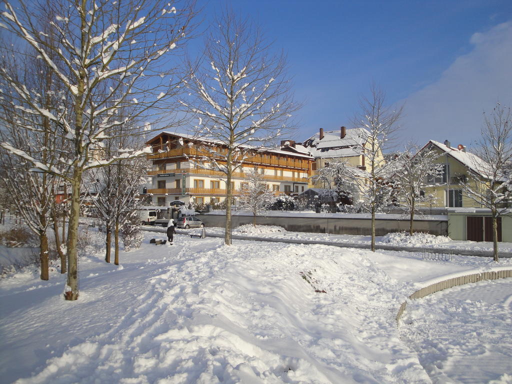 Hotel Restaurant Zum Goldenen Anker Mit Hallenbad & Wellnessbereich Windorf エクステリア 写真