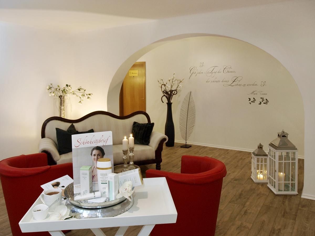 Hotel Restaurant Zum Goldenen Anker Mit Hallenbad & Wellnessbereich Windorf エクステリア 写真